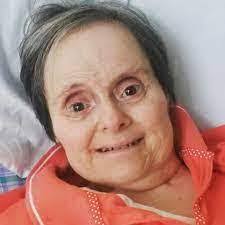 Lisa Bienvenu's Instagram, Twitter & Facebook