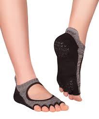 This step will ease the process of wearing. Yoga Toe Socks Ame Mit Offenen Zehen Und Ausgleichendem Fussbett
