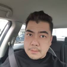 年初去日本出境，廉航的航廈免稅菸種類少到爆， 只好買條LuckStrike 軟包， 這款在美國因二次大戰的戰線需求而崛起的菸廠，  美國大兵們深信，出任務前後來管幸運菸， 確保自己能在戰場上生還。 最早的綠底紅標相當醒目，而後因為軍需的關係， 綠色顏料不足而改成白底紅標 ...