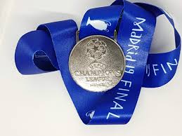 Sengetøj fra tottenham hotspur fc består af sengebetræk + pudebetræk måler 200 cm x 135 cm 52% polyester. Best Badge Uefa 2019 Champions League Final Madrid Tottenham Hotspur F C Silver Medal Badge Buy Online In Bulgaria At Desertcart 144258412