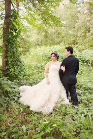 Real Plus Size Wedding Classic Garden Wedding This Is You By Mark And Tracy The Pretty Pear Bride Plus Size Bridal Magazine Bridal Photography Poses Wedding Photos Poses Wedding Photography Poses