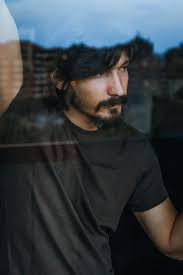 Pierdavide carone, ospite di lucia ascione a bel tempo si. Pierdavide Carone Pubblica Forza E Coraggio L Impegno La Malattia La Musica Che Verra Onde Funky