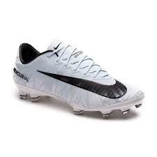 The diamond aspect is further highlighted by the sparkle visible in the swoosh and the cr7 logo. Nike Mercurial Cr7 Diamond A08e97