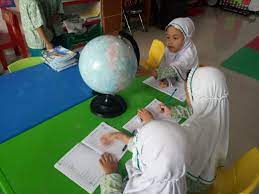 Maybe you would like to learn more about one of these? Anak Tk Mengenal Alam Semesta Paud Al Irsyad Al Islamiyyah Purwokerto