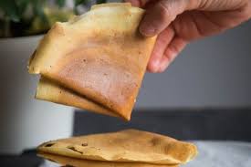 Mesin crepes berfungsi untuk membuat crepes, yakni camilan berbentuk tipis yang sering disajikan dengan cara ditekuk ataupun digulung. Resep Crepes Teflon Yang Renyah Cara Membuatnya Gampang Banget