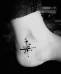 Tatuajes On Pinterest Feminine Compass Tattoo Compass Rose Tattoo Small Compass Tattoo
