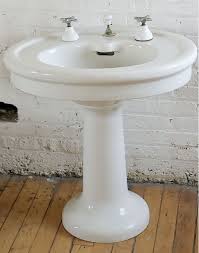 Pedestal Sink Decor Lovely Round Bathroom Pedestal Sink With Laminate Wood Flooring In White Bri Pedestal Sink Traditional Bathroom Traditional Bathroom Decor