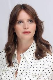 felicity jones at the aeronauts press conference at tiff in