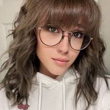 Abbey Chapman (@abbstor)