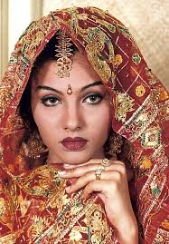 The actress was dating superstar salman khan in the 90s, but the couple soon parted ways. Bollywood S Somy Ali Aids Victims Of Violence