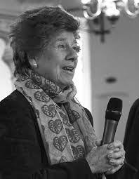 Daphne Compton's Instagram, Twitter & Facebook