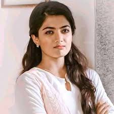 Rashmika Mandanna photo comparison and fan discussion
