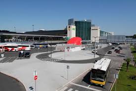 Aeroporto is the terminal station on the red line of the lisbon metro.the station was built to serve lisbon airport. Pista Fechada No Aeroporto De Lisboa Leva 10 Voos A Divergir Portugal Correio Da Manha