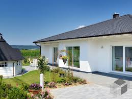 Garten Mit Ebenerdiger Terrasse Haus Fertighauser Outdoor Dekorationen