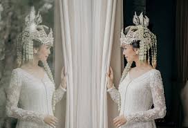 Warna pastel adalah jenis warna yang lembut dan kalem, sehingga kebanyakan yang menyukai macam macam warna pastel adalah perempuan. Tentukan Warna Kebaya Sesuai Pigmen Kulit Weddingku Com