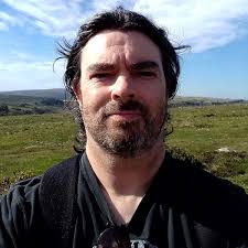 Small People, Big World: Micro Street Art : Roach, Steve, Hollingworth,  Lloyd: Amazon.de: Bücher