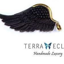 متوفر الآن تعليقة جناح محفر باليد من الخشب السوداء ب ريال hand carved wood black wings pendent 150 sar