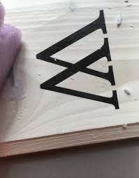 Damit kommen sie gut an! Diy Willkommens Schild Selbst Gemachte Holz Dekoration Fur Die Haustur