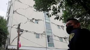 De acuerdo al servicio sismológico nacional el epicentro del sismo se produjo a 60 kilómetros al sureste de san marcos, en el estado de guerrero y tuvo una magnitud de 5.7. Death Toll Rises After Powerful Earthquake Hits Southern Mexico Cbs News