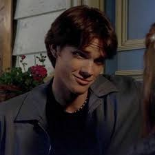 elle howe (ehowe0083)