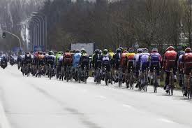 Watch the premium cycling video: Wielerwedstrijd Kuurne Brussel Kuurne Zondag 28 Februari 2021 Harelbeke