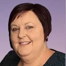 Kelly Dines's Instagram, Twitter & Facebook