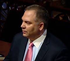 Andrew Mayle's Instagram, Twitter & Facebook