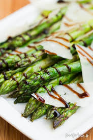 Asperges Vertes Grillees Au Parmesan Citron Et Creme De Balsamique Food For Love Recettes De Cuisine Asperge Verte Cuisine