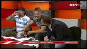 Az újdonságuk mellett szóba került, hogy hamarosan tízéves lesz a zenekar, melynek alkalmából szeretnének egy óriási bulit rendezni a rajongóknak, ahol. Heti Helyzet 2012 09 07 Szomszedok Elkoszones Ganxta Zolee Harsanyi Levente Nacsa Oliver Youtube