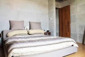 Sebaliknya, cowok cenderung lebih menyukai segala jenis desain interior yang terlihat sederhana dan tegas. 8 Pilihan Desain Kamar Tidur Paling Efektif Bikin Cowok Betah Arsitag