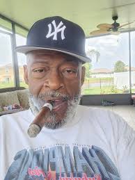 ARTURO FUENTE DON CARLOS HUMIDOR Brand New never used still in box $1,000  or best offer Sold out online. Potential flip to make money if you have the  time and patience.