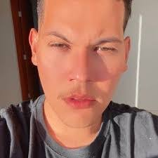 Diana Pimenta's Instagram, Twitter & Facebook