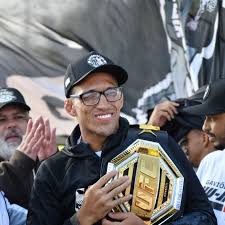 The ufc lightweight title has been held by the likes of b.j.penn, frankie edgar, anthony pettis, rafael dos anjos, and eddie alvarez throughout the years. Ufc Fighter Rankings New Champ New Contender At Lightweight Bloody Elbow