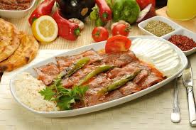 The Legendary Iskender Kebap Doner Kebab With Pita Bread Yogurt And Melted Butter Sauce Turkish Recipes Mediterranean Recipes Recipes