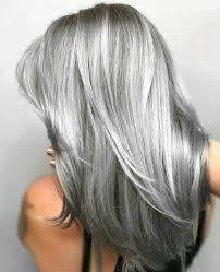 Eine färbung, die deine haare weniger belastet und schonender für die kopfhaut ist, kannst du. 1001 Ideen Zum Thema Graue Haare Die Im Trend Liegen