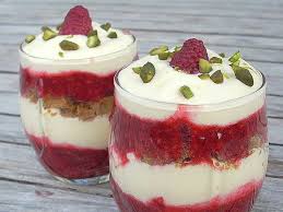 Recette De Tiramisu Aux Framboises Pistaches Et Speculoos La Recette Facile Recette Tiramisu Recette Tiramisu Framboise Recette
