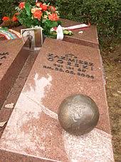 Aynı zamanda bir futbol oyuncusuydu ve bir kez polonya için forma giymiştir. Kazimierz Gorski Wikipedia