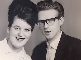 Can you add color to old photo?