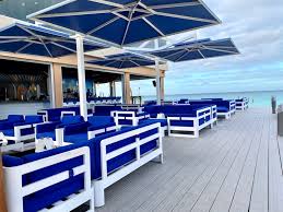 I was living in the lower east side of manhattan but stayed at my bf's in brooklyn the night before. 10 Can T Miss Beach Bars In Aruba A Taste For Travel