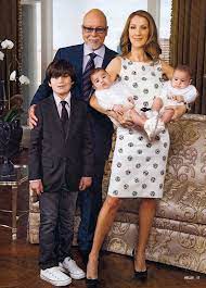 The canadian singer stunned in an exquisite… Celine Dion Son Epoux Rene Angelil Et Leurs Fils Celine Marie Claudette Dion Celine Dion Rene Angelil