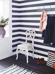 wohntrend streifen tapete teppich textilien wohnidee wohnen gestreifte tapete wohnzimmer ideen wohnung