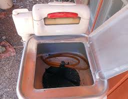Then when you turn it on again the sensor sets a new deeper water level based on the weight of the wet clothes. Maytag Wringer Washer Model E2l 1945 1983 Collectors Weekly