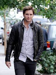 Peter Facinelli Gears Up For Twilight Tour Plus New Twihard Music Video Video Socialite Life Socialite Life Peter Facinelli Nurse Jackie Twilight