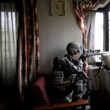 American sniper is directed by clint eastwood, and tells the story of chris kyle, a us navy seal chris kyle was not the warrior or hero portrayed in american sniper. American Sniper Wie Us Scharfschutzen Im Irak Kampften Der Spiegel