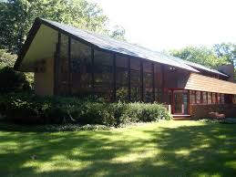 Large Windows And A Beautiful Lawn At The Frank Lloyd Wright House In Lake Forest Illino Forest House Frank Lloyd Wright Architecture Frank Lloyd Wright Homes