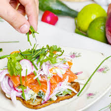 La salade verte peut être préparée comme entrée à un repas, que ce soit pour le midi ou le soir. Quels Ingredients Pour Une Salade De Saumon Fume