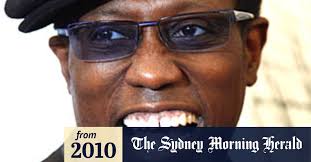 Actor Snipes ordered to begin three year jail term