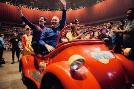 This series debuts the cartoon wiggles animated music videos and new performance spaces. The Wiggles Celebrate The Bugg Report