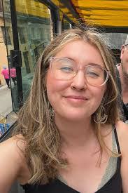 Mandy Craven's Instagram, Twitter & Facebook