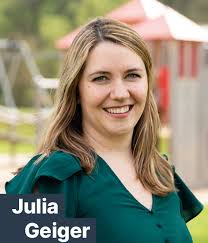 Julia Geiger, 34 Jahre, verheiratet, 1 Kind Sonderschullehrerin, Musik,  Kinder- und Jugendarbeit (Ev. Jugendwerk, Leiterin Kindergruppe der  Feuerwehr Neuenstadt), Jugendschöffin Ich kandidiere, weil ich die Zukunft  von uns allen in Hardthausen und